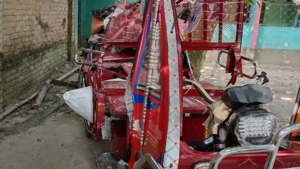 ঝিনাইদহে বাস ও ইজিবাইক সংঘর্ষে গৃহবধূর মৃত্যু
