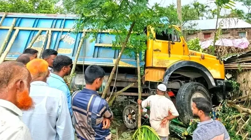 নীলফামারীতে ট্রাকচাপায় একই পরিবারের ৩ জনসহ নিহত ৪