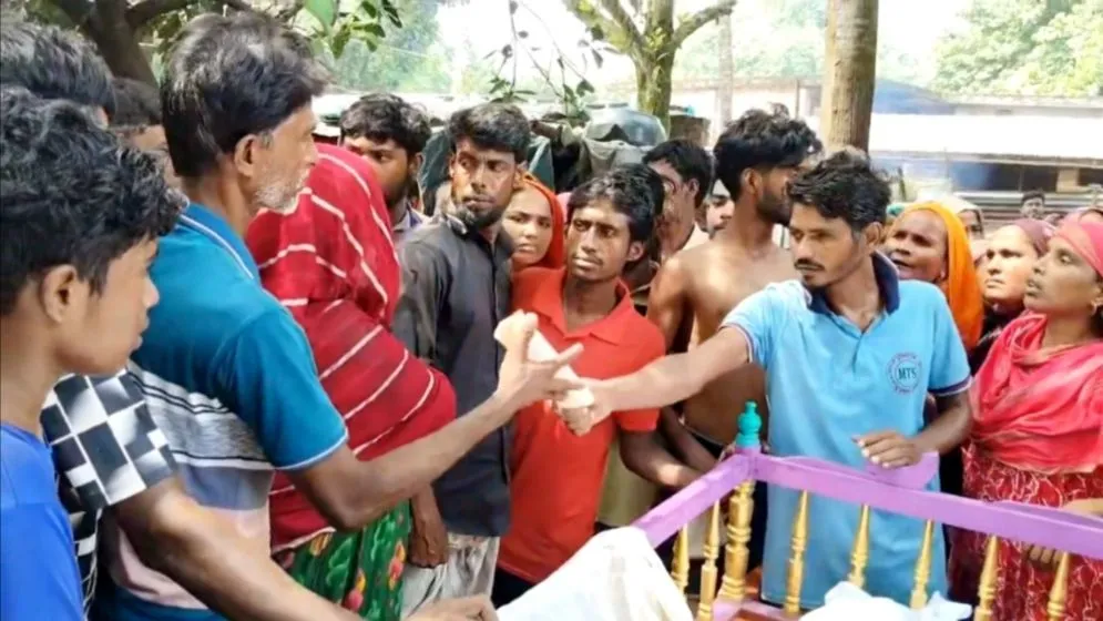 লাশ আটকে রেখে সুদের টাকা আদায়, ক্ষোভে ফুঁসছে দামুড়হুদা