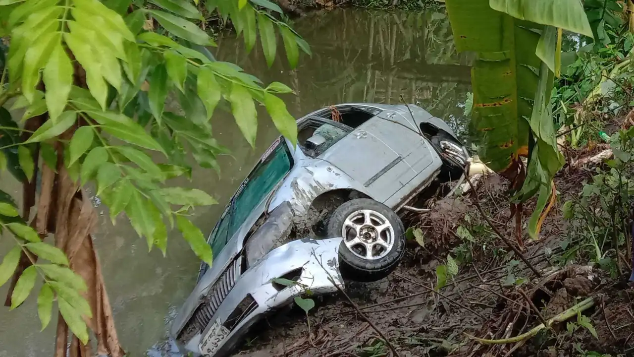 কুমিল্লায় প্রাইভেটকারের চাপায় মা ও মেয়ে নিহত