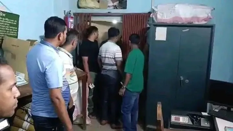 কৃষি ব্যাংকের ভল্ট ভেঙে টাকা চুরির ঘটনা খুলনায়