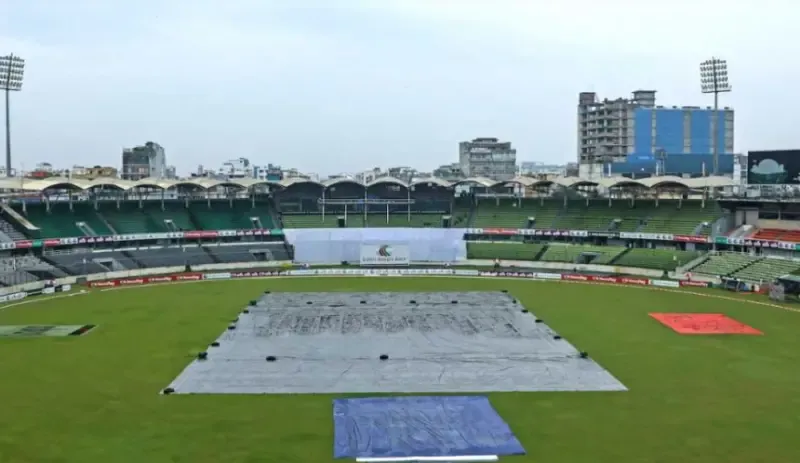 রাজধানীর মিরপুরে স্টেডিয়ামের বাইরে ভাঙচুর
