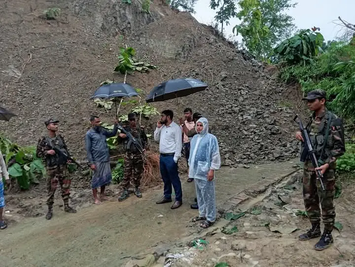 বান্দরবানের লামায় পাহাড় ধস, লামামুখ - রাজবাড়ী সড়ক যোগাযোগ বন্ধ