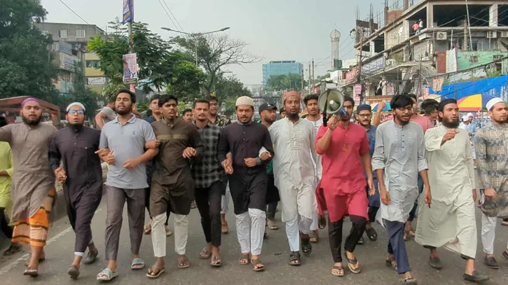 মাদরাসা ছাত্রী ধর্ষণ: ঢাকা কলেজে প্রতিবাদী বিক্ষোভ