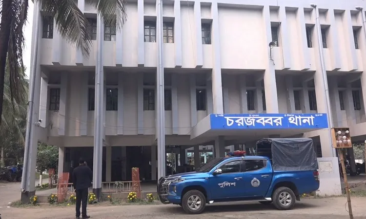 নোয়াখালীতে সড়কের মাঝে তরুণকে প্রকাশ্যে গলা কেটে হত্যা