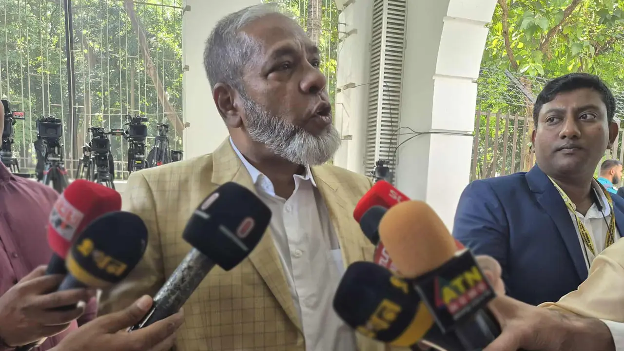 ‘বিচার স্বচ্ছ হয়েছে, শেখ হাসিনা খালাস পেলে খুশি হতাম’: রাষ্ট্রনিযুক্ত আইনজীবী