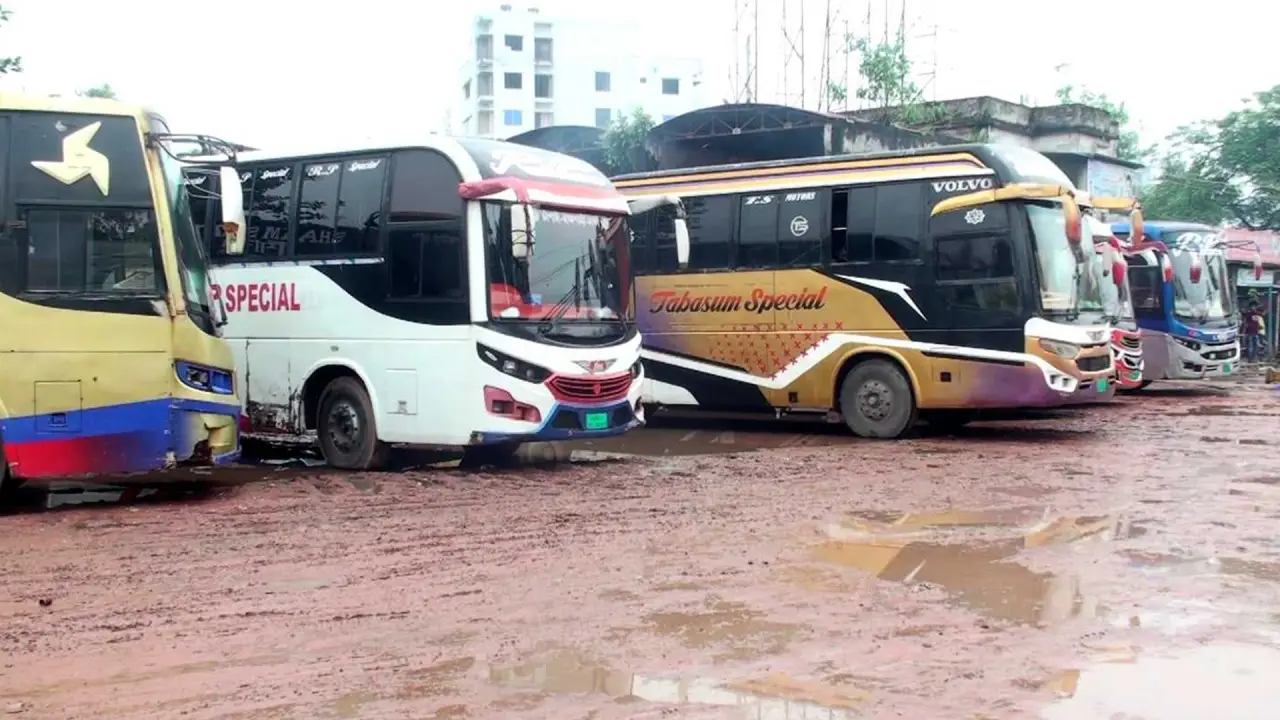 রাজশাহী থেকে ঢাকায় বাস চলাচল বন্ধ, অচল নাটোর বাসস্ট্যান্ড