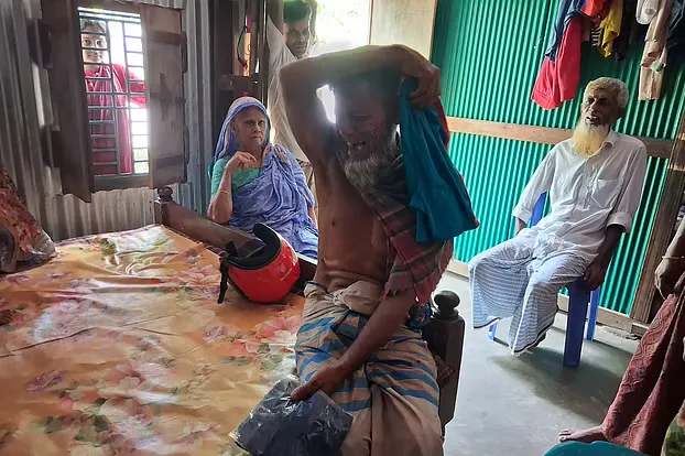 নতুন জামা কিনে বাড়ি ফেরার পথে মায়ের সামনে সন্তানের লাশ