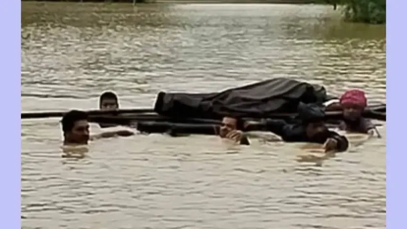 সাতকানিয়ায় ভয়াবহ বন্যা: লাশ দাফনেরও জায়গা নেই