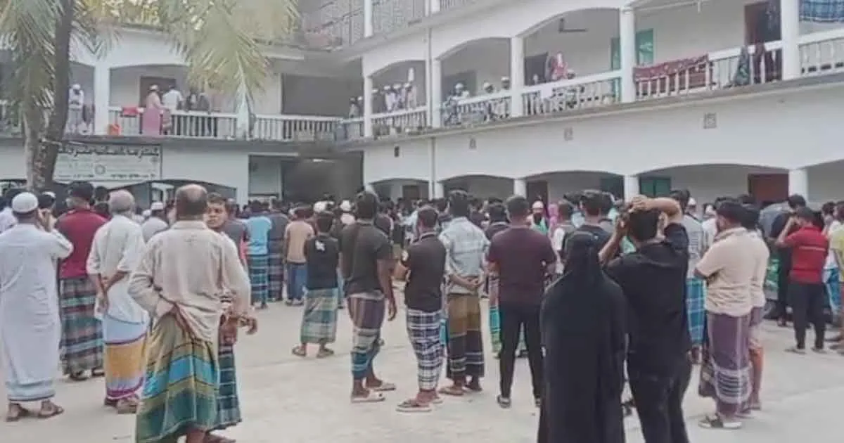 ঘুমের মধ্যেই নির্মম মৃত্যু: ছাত্রকে জবাই করে হত্যা