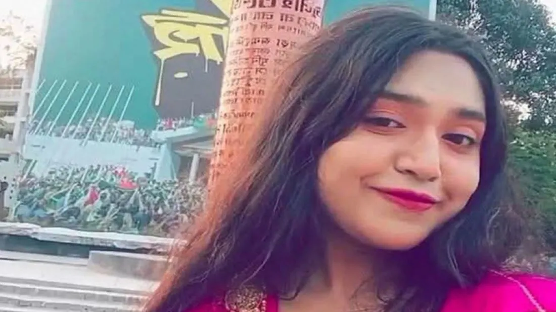 রাজশাহীতে জুলাই স্মৃতিস্তম্ভে ‘জয় বাংলা’ স্লোগান তরুণী গ্রেফতার।