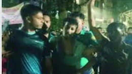 ফার্মগেট ও রাজাবাজারে ককটেল বিস্ফোরণ, ছাত্রলীগকর্মী আটক