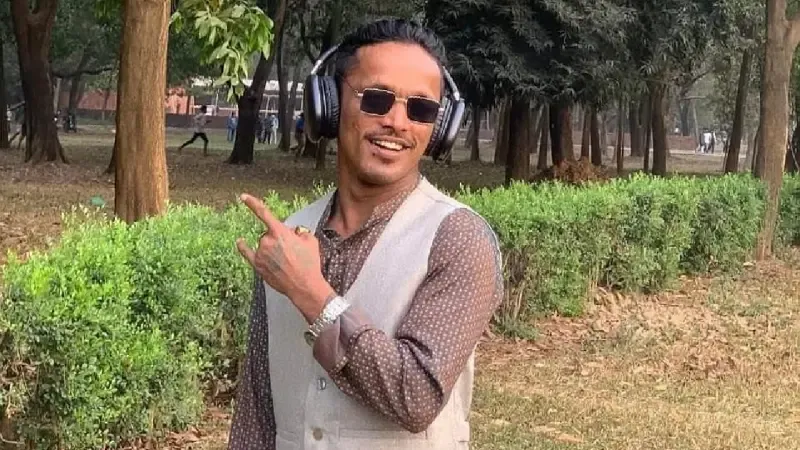 চট্টগ্রাম নগরের তালিকাভুক্ত শীর্ষ সন্ত্রাসী শহিদুল ইসলাম ওরফে বুইশাকে অস্ত্রসহ গ্রেপ্তার