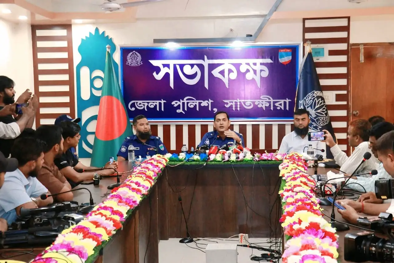 আসন্ন শারদীয় দুর্গাপূজা উপলক্ষে সাতক্ষীরায় পুলিশ সুপার মতবিনিময়