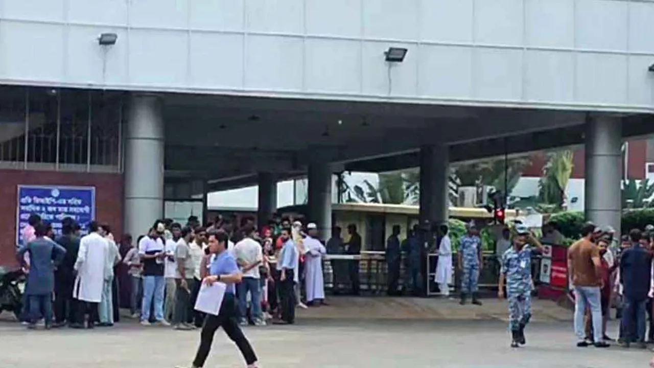সাংবাদিকদের লাঞ্ছিতের ঘটনায় এনসিপির সংবাদ সম্মেলন বয়কট