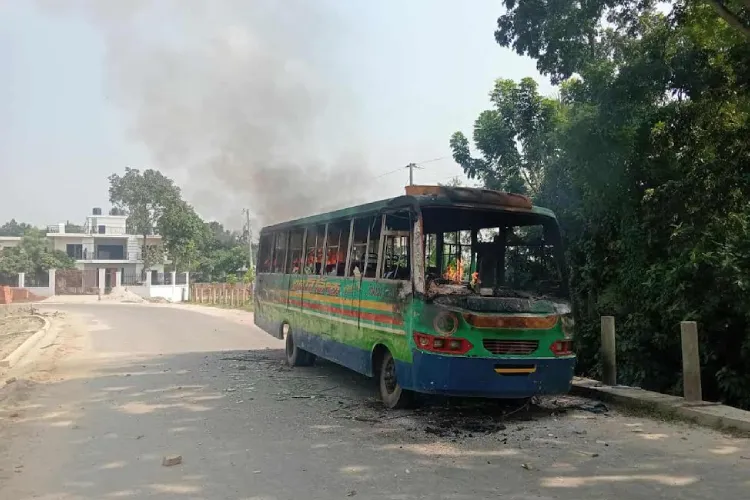 বাসচাপায় স্কুলছাত্রী নিহত, ক্ষুব্ধ জনতা বাসে অগ্নিসংযোগ ঘটায়