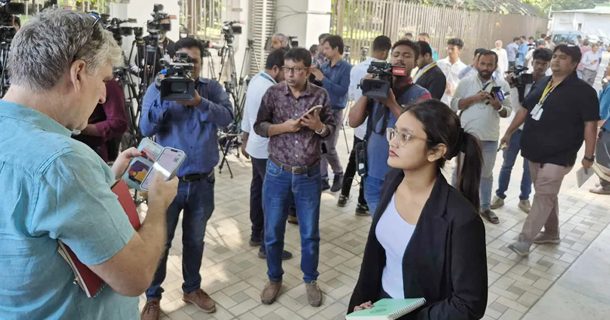 হাসিনার রায় ঘিরে ট্রাইব্যুনালে দেশি-বিদেশি সাংবাদিকদের ভিড়