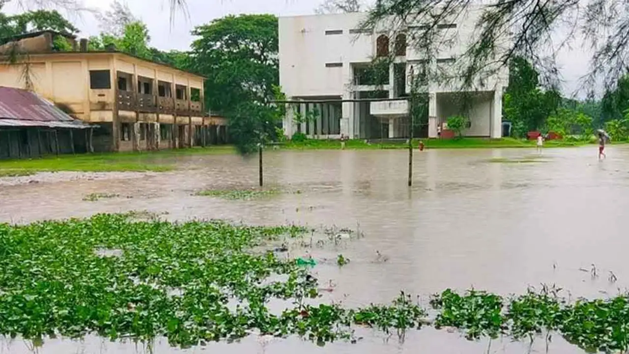 নোয়াখালীর ১৭৭ বিদ্যালয় প্রাঙ্গণে জলাবদ্ধতা, পাঠদান ব্যাহত