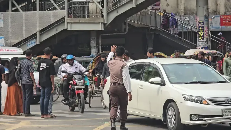 ঢাকার রাস্তায় ট্রাফিক পুলিশ না থাকলে কী হবে?