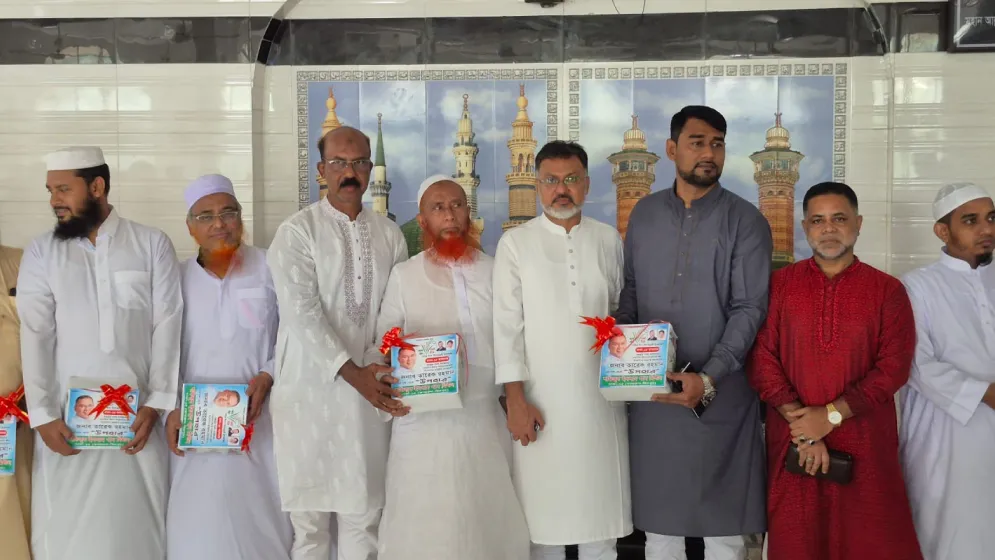 ১৪০ মসজিদের ইমামকে কুরআন উপহার দিলেন তারেক রহমান