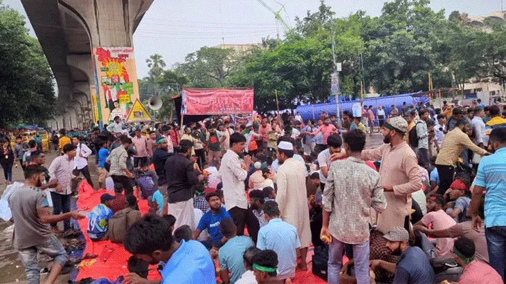 জুলাই যোদ্ধাদের দুপক্ষের মারামারি, পুলিশের লাঠিচার্জ