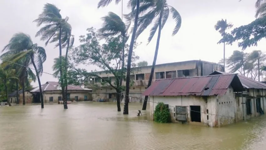 বন্যায় তলিয়ে যাচ্ছে নোয়াখালির জেলা।