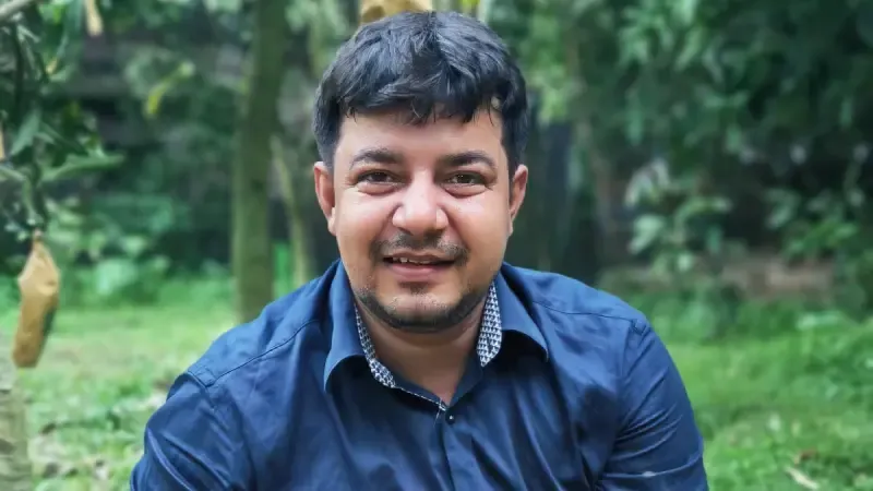 হলফনামা অনুযায়ী এই আসনের ‘সবচেয়ে গরিব’ প্রার্থী হিসেবে বিবেচনা করা হচ্ছে তাকে
