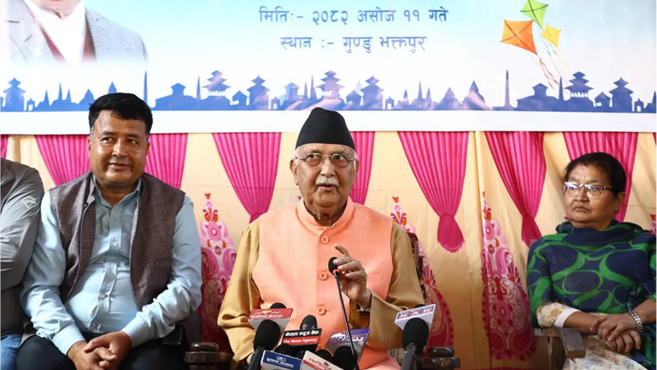 প্রকাশ্যে নেপালের সাবেক প্রধানমন্ত্রী, বললেন দেশ ছাড়বেন না