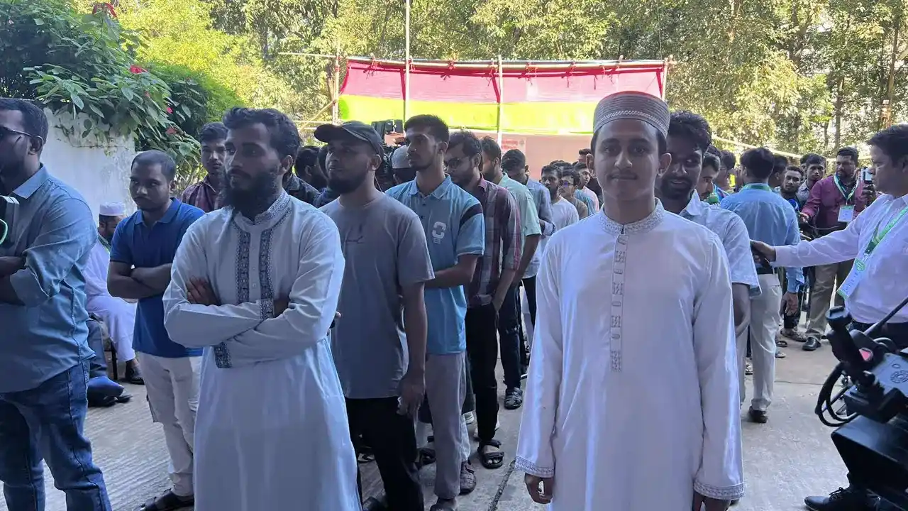চাকসুর ব্যালটভর্তি ভোট, স্বল্প সময়ে দিতে হচ্ছে ৪০ ভোট