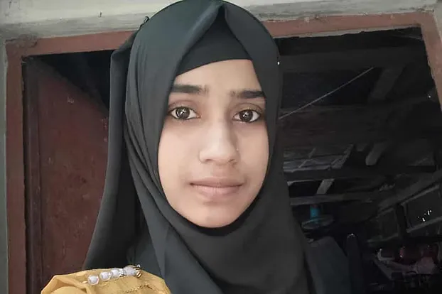স্বামী-শাশুড়ির অনুরোধে বাড়ি ফেরার ১.৫ ঘণ্টা পর গৃহবধূর মৃত্যু, হত্যার অভিযোগ”