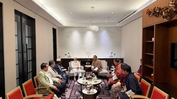 ঢাকা সফররত ভুটানের প্রধানমন্ত্রীর সঙ্গে আমীরে জামায়াতের সৌজন্য বৈঠক।