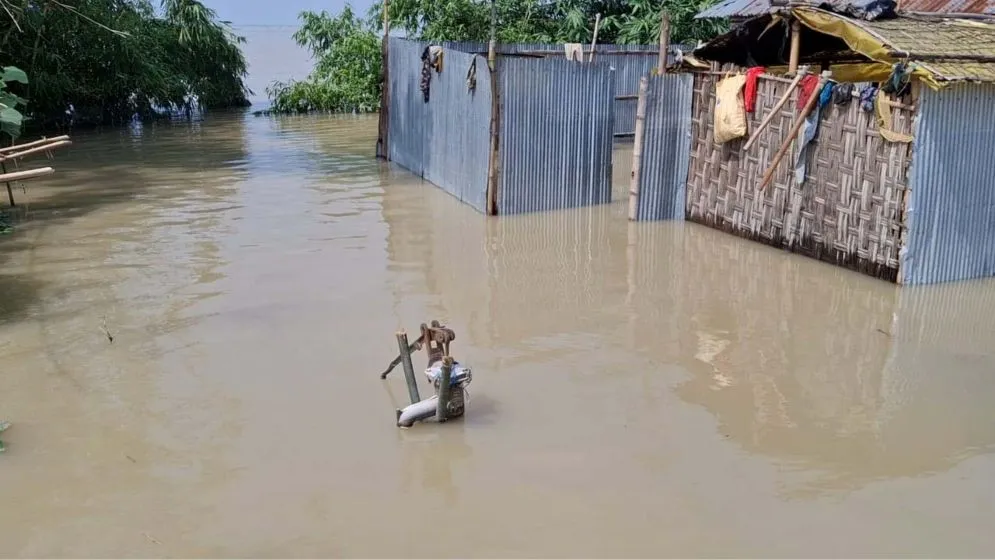 রংপুরে ৩৪ গ্রামের বিশ হাজার মানুষ পানিবন্দি