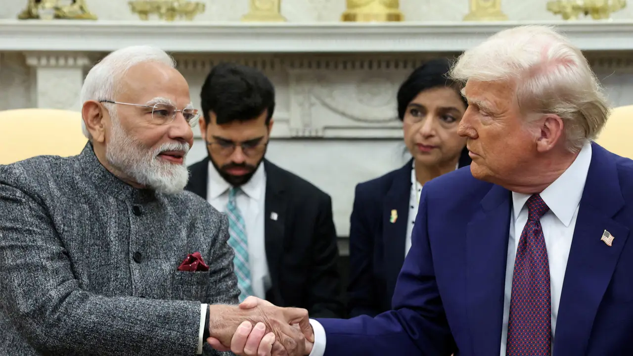 রাশিয়া থেকে ভারতের তেল কেনা বন্ধের খবরে কী বললেন ট্রাম্প?