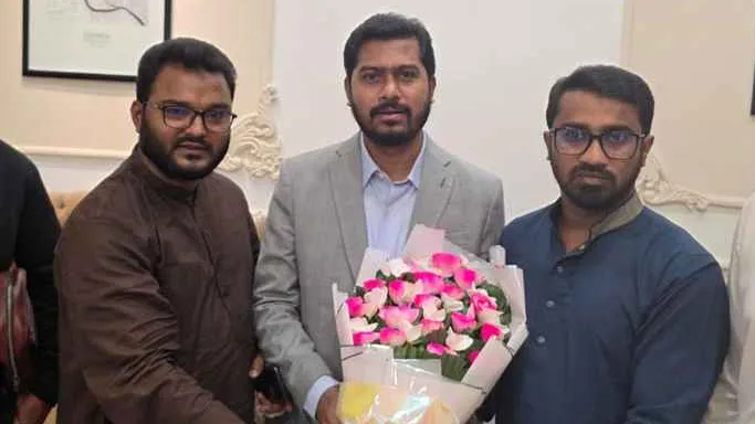 সিঙ্গাপুরে চিকিৎসা শেষে দেশে ফিরলেন নুর