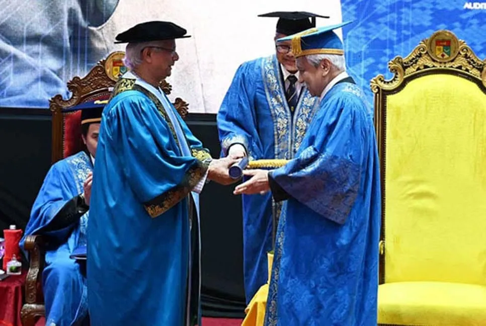 মালয়েশিয়ার জাতীয় বিশ্ববিদ্যালয়ের সম্মানসূচক ডক্টরেট পেলেন ইউনূস