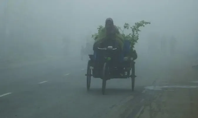 কনকনে ঠান্ডা ও হিমেল বাতাসে রাজধানীসহ সারাদেশে চরম ভোগান্তি