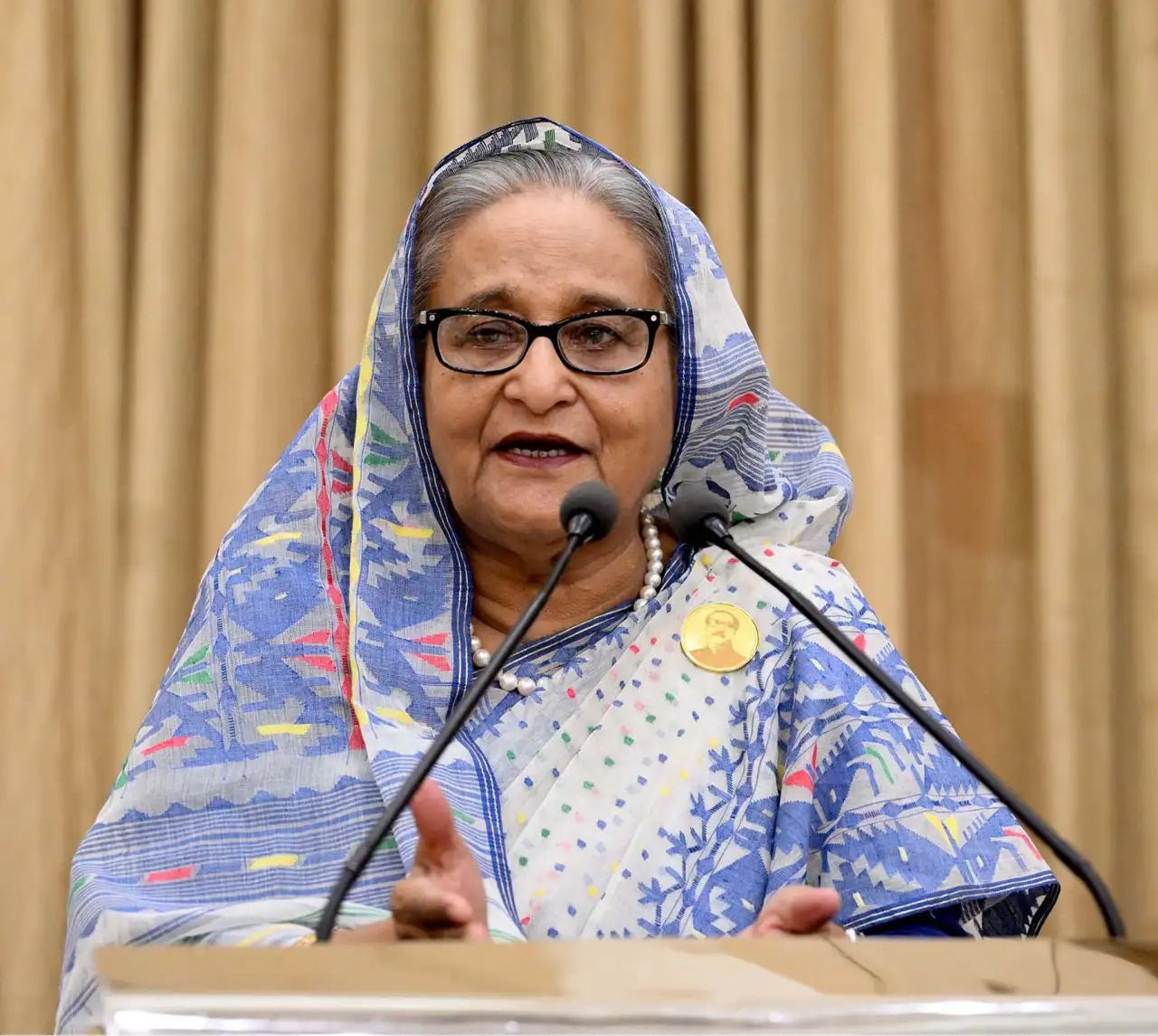 রয়টার্সকে সাক্ষাৎকারে শেখ হাসিনা: তিনি বা তাঁর পরিবার আর নাও থাকতে পারেন আওয়ামী লীগের নেতৃত্বে