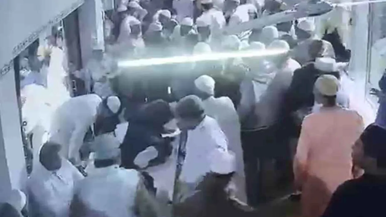 মসজিদে ঢুকে বিএনপি নেতাকর্মীদের ওপর হামলা, আহত ৮