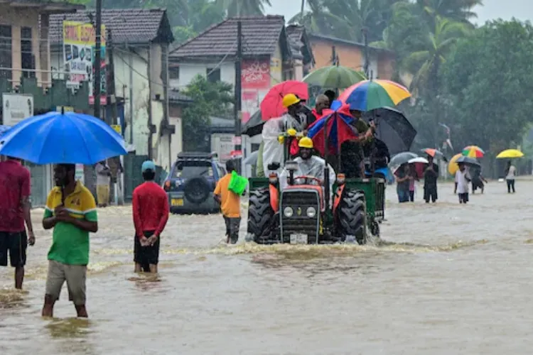 শ্রীলঙ্কায় ঘূর্ণিঝড় ও বন্যায় ১৩২ জনের মৃত্যু, জরুরি অবস্থা জারি