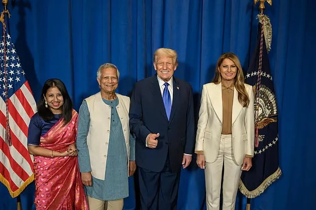 ট্রাম্প দম্পতির সঙ্গে অধ্যাপক ইউনূস, পাশে মেয়ে দিনা