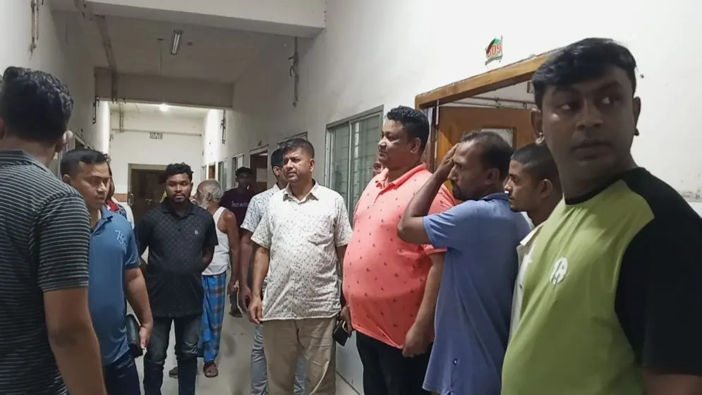 বিষাক্ত মদপানে ৬ জনের মৃত্যু