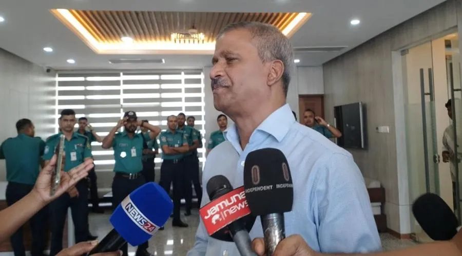 ভোট ফেব্রুয়ারিতেই হবে, স্পষ্ট জানালেন আইন উপদেষ্টা