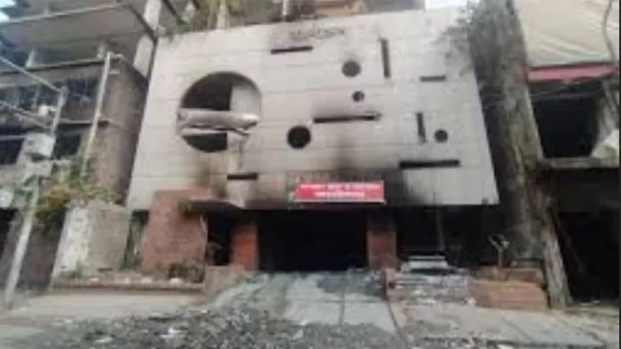 A fire was set at the central office of the Awami League and its affiliated organizations.