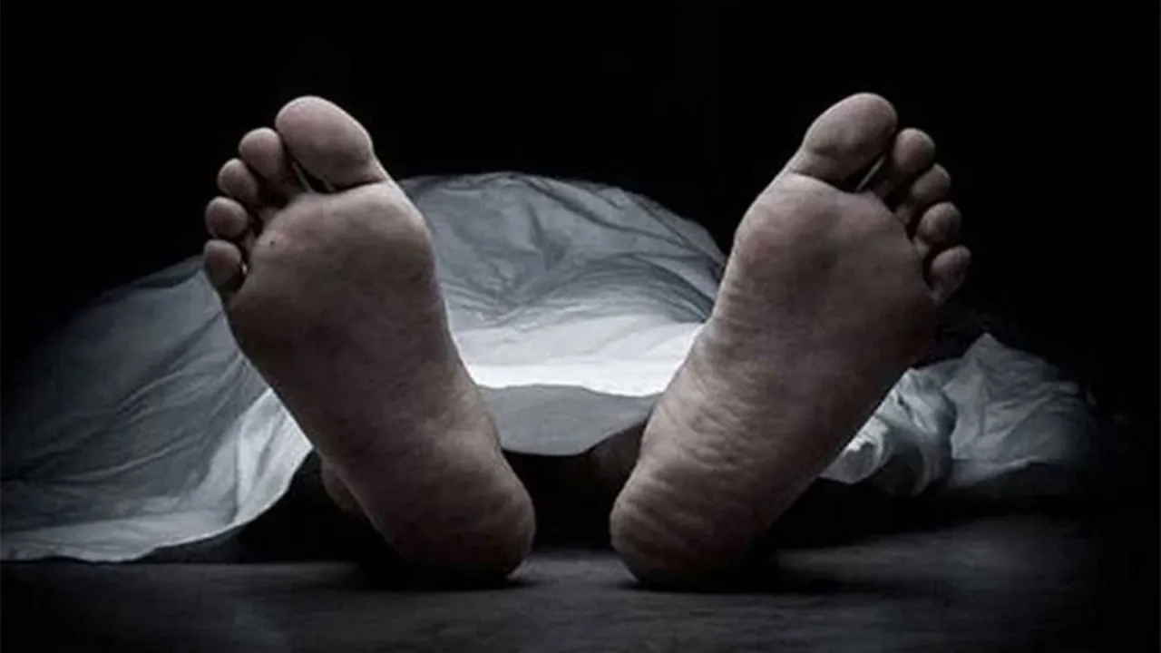 খাবার খেতে বেরিয়ে আর ফেরেননি, পরদিন দিঘিতে মিললো রাজমিস্ত্রির লাশ