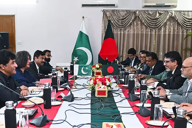 বাংলাদেশ-পাকিস্তানের পররাষ্ট্রসচিব পর্যায়ের বৈঠক শুরু