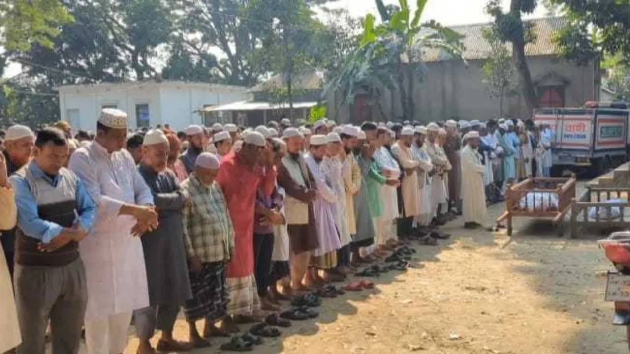 নরসিংদী ভূমিকম্প: বাবা-ছেলের দাফন কিশোরগঞ্জে সম্পন্ন