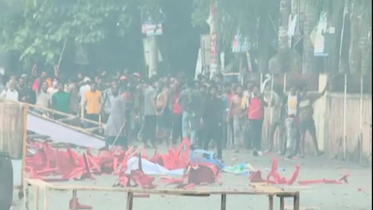 গোপালগঞ্জে সংঘর্ষে চারজন নিহত, কারফিউ জারি, দেশের বিভিন্ন সড়কে অবরোধ