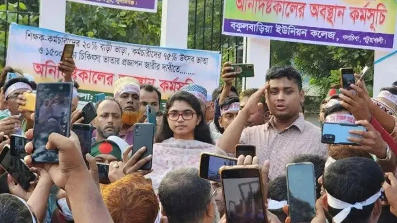 শিক্ষকদের আন্দোলন অব্যাহত রাখার পরামর্শ দিলেন হাসনাত ও জারা