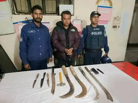 অস্ত্রসহ ছাত্রদল নেতা গ্রেফতার