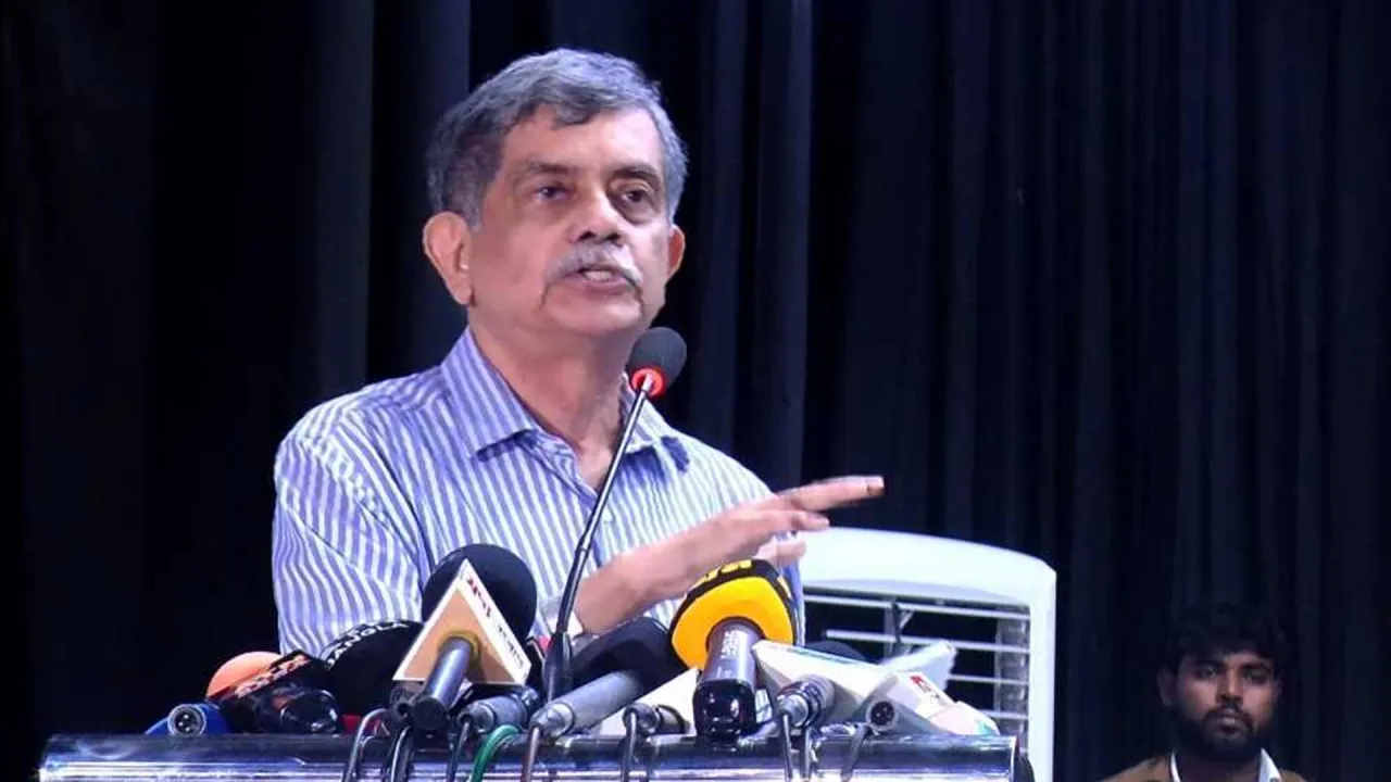শিক্ষার্থীদের ক্ষতি এড়াতে ক্লাসে ফেরার আহ্বান উপদেষ্টার